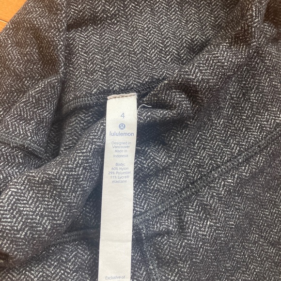 Lulu lemon leggings - Picture 3 of 4